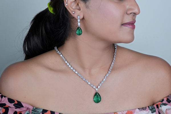 Emerald Glow Necklace AD-8021